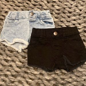 2 denim shorts (18m)
